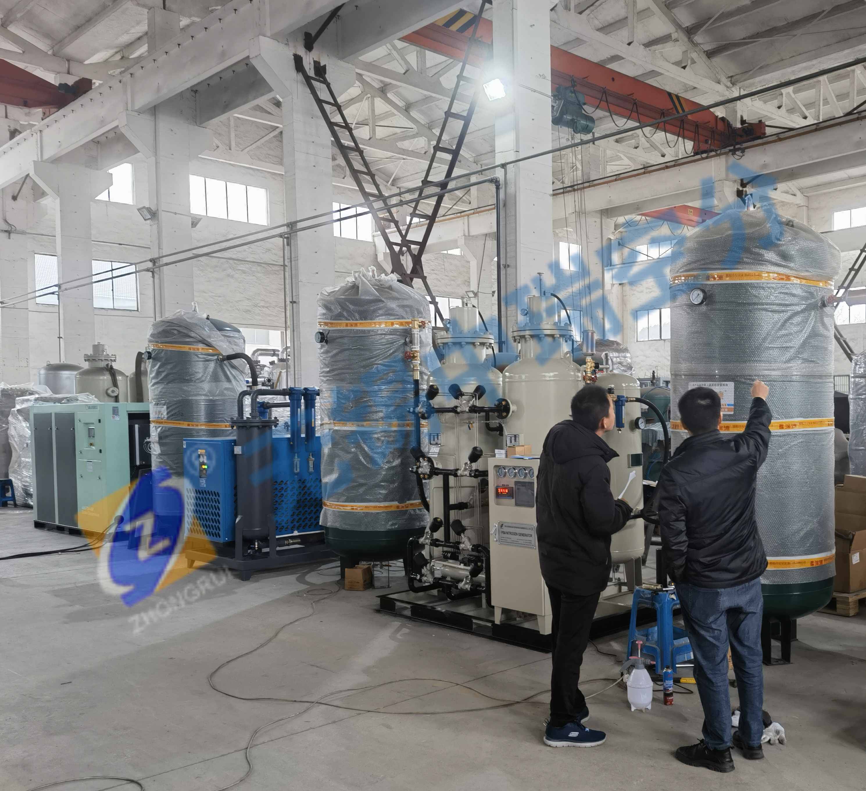 整套高純度制氮機(jī)發(fā)貨前，客戶來工廠實(shí)地驗(yàn)貨及學(xué)習(xí)，無錫中瑞空分全力提供優(yōu)良服務(wù)